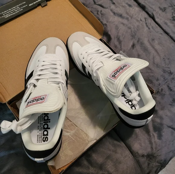**SOLD ** Adidas Samba Classic White Women 6/Men/Youth 4.5 - Picture 2 of 14